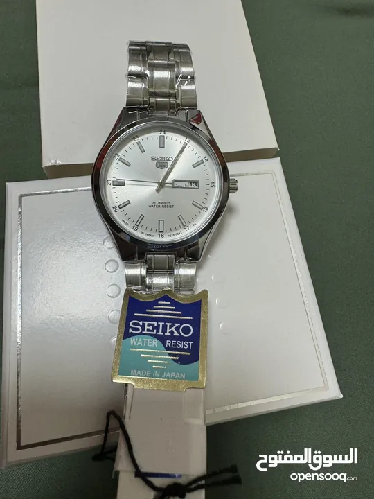 New watch seiko un used with box