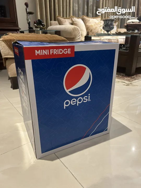 ثلاجة بيبسي صغيرة للتنقل