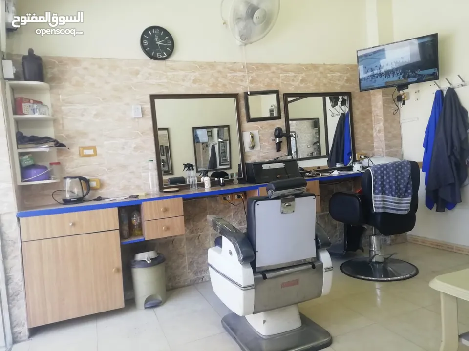 صالون رجالي للبيع مع كافة معداته بداعي السفر وعدم التفرغ