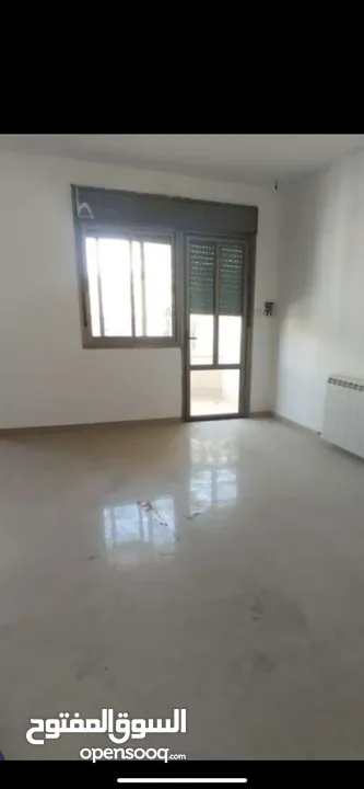 ثلاث غرف نوم غير مفروشة