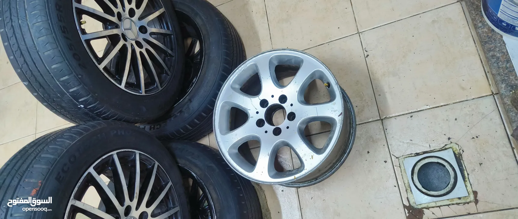 جنوط مرسيدس مع كوشوك نضيف جدا جدا استخدام شهر مع جنط سبير