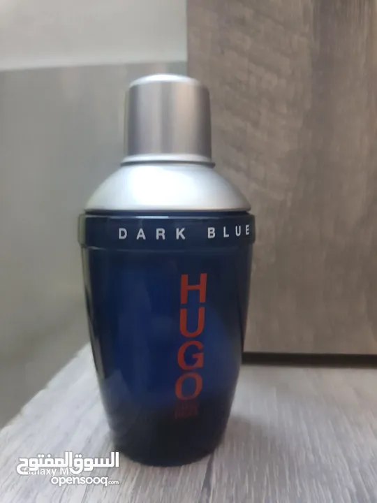 عطر HUGO DARK BLUE الأصلي كامل وجديد. فقط مفتوح للتأكد من الرائحة كمية 75m سعر قابل للتفاوض