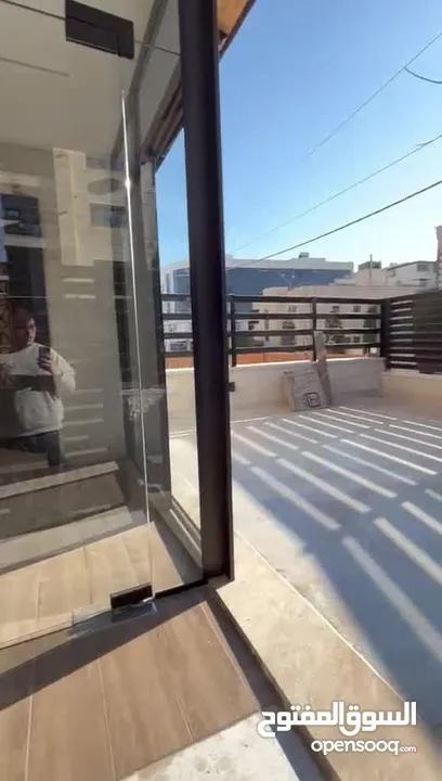شقة ارضية فاخرة للبيع في ضاحية النخيل