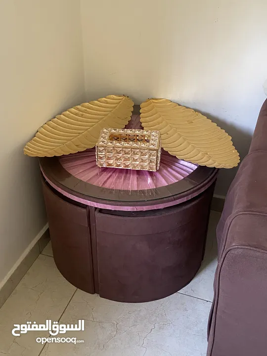 كنب عشر مقاعد مستعمل للبيع مع طاولات