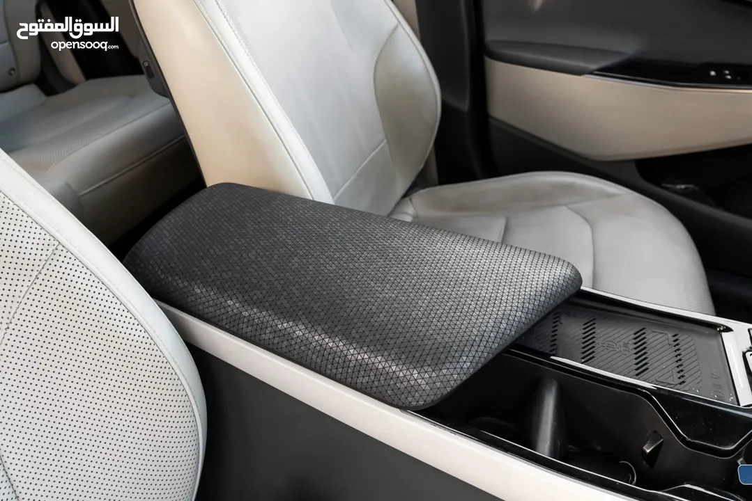 Kia EV6 2022 دفع رباعي بطاريه كبيره فل مسكر  فل اضافات خمس كميرات لون مميز