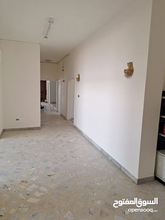 فيلا فاخرة للبيع أو للايجار في الأردن (منطقة الحصن - اربد )من المالك مباشرة للسكن /للأعمال التجارية
