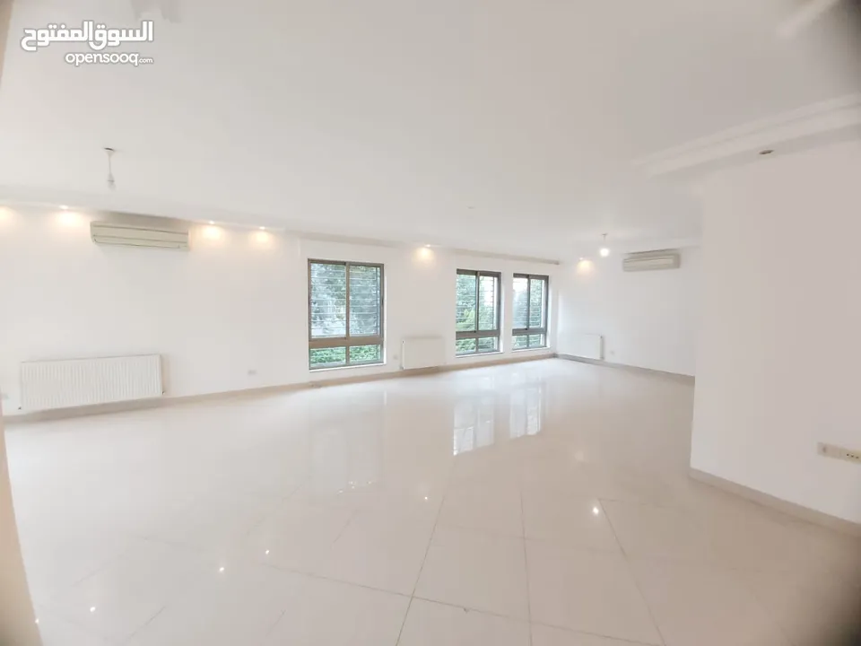 شقة ارضية للبيع اربع غرف نوم في جبل عمان قرب قصر زهران