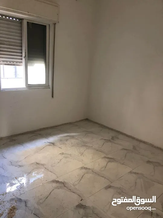 شقة فارغة للايجار في شارع الجامعة 2 نوم 220