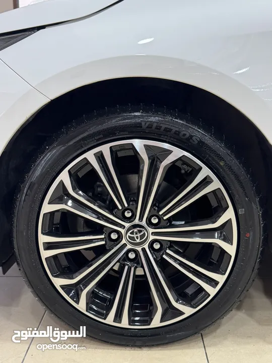 تويوتا كرولا 2022 محرك 1800 كهرباء وبنزين بقوة 170 حصان سياره اقتصاديه جداً ومميز