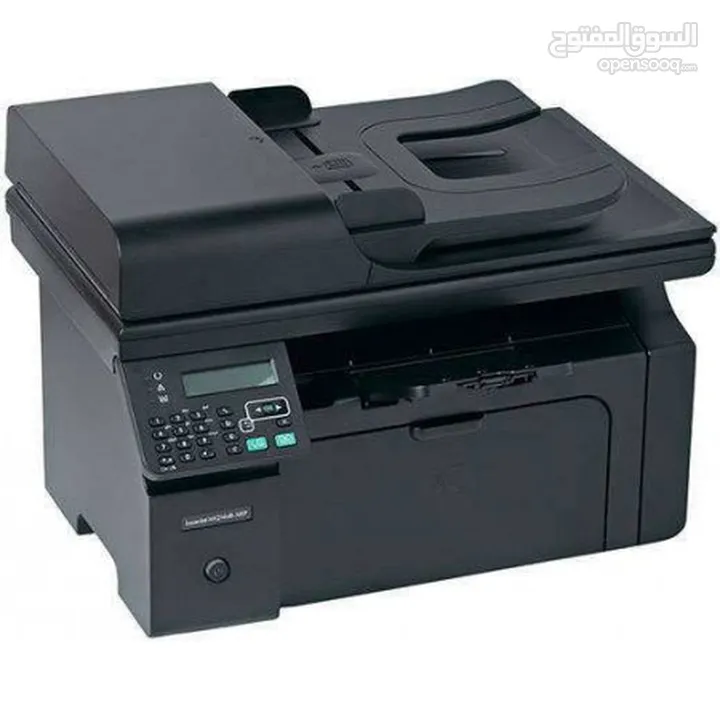 طابعه ليزر بدون حبر hp جديد مستخدم اسبوع ما بلزمك حبر ابدا بس حط وراقك وطبع فيها بلوتوث وسلك كل شي