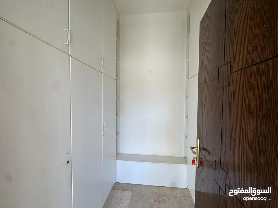 شقة طابقيه غير مفروشة للايجار في الدوار الرابع  ( Property 38360 ) سنوي فقط