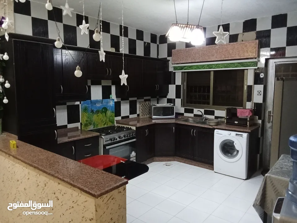 بيت مستقل على المطل (طابق واحد) مفروش/ للايجار يومي واسبوعي على الشارع مباشرة بمنطقة هادئة وراقية