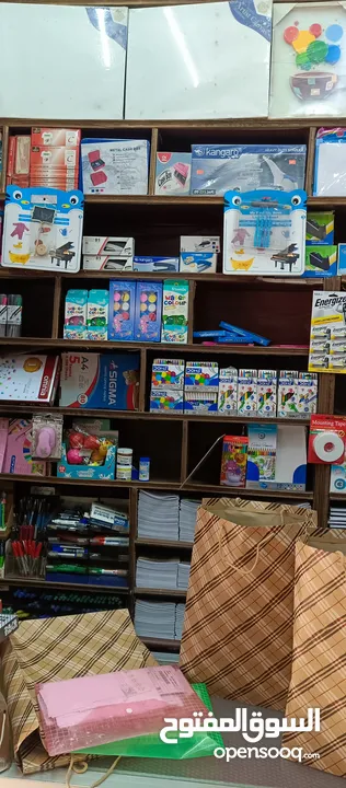 مكتبه للبيع بكامل معداتها والبضاعه