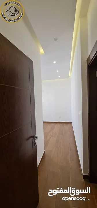 شقة فاخرة للبيع بأجمل أحياء الصويفية طابق ثالث مع روف دوبلكس 153م تشطيب سوبر ديلوكس لم تسكن