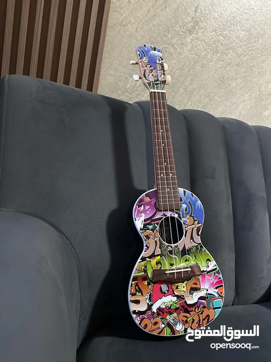 4 strings new body  custom body  ukulele(  آلة  (مش جيتار