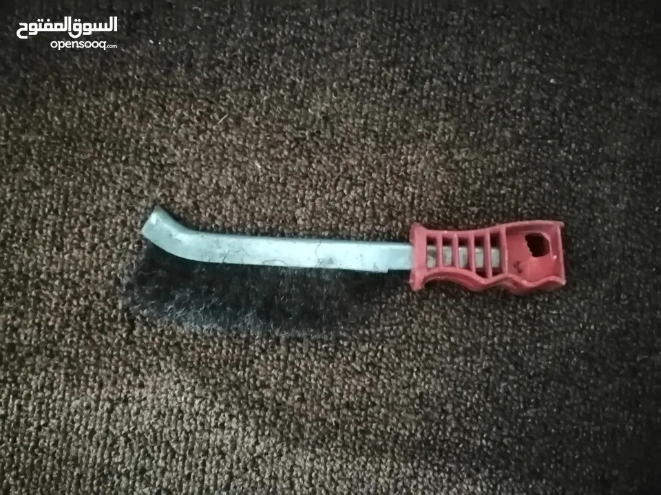 عدة للبيع او البدل المعروض ويوجد غير معروضة..