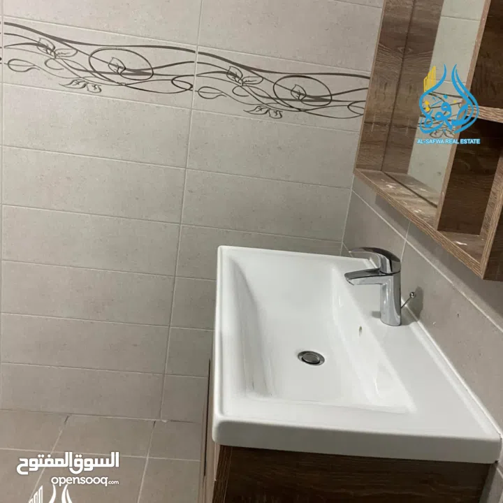 شقه مميزة موقع هادئ و استراتيجي مع مدخل خاص الارسال