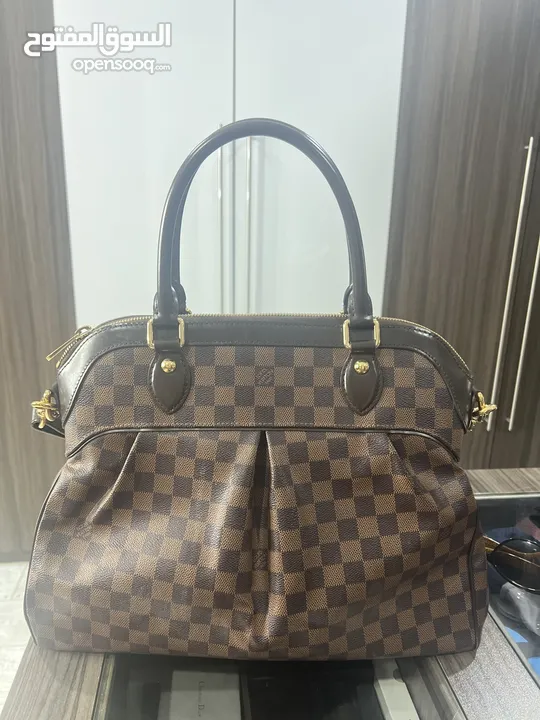حقيبة لويس فيتون الاصلية   Louis Vuitton LV bag  فقط في الكويت only in kuwait