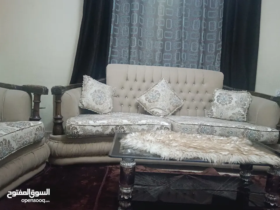 أثاث غرفة جلوس 7مقاعد200دينار شبه جديد الله يبارك لصاحب انصيب