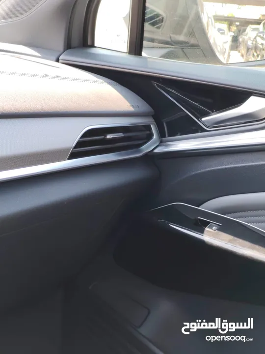 VOLKSWAGEN ID.4 CROZZ PRO light pro  عداد 13k فقط