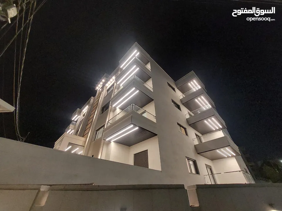 شقة فاخرة جديدة  في عرجان ارضي 180م + ترس 35م مدخل خاص