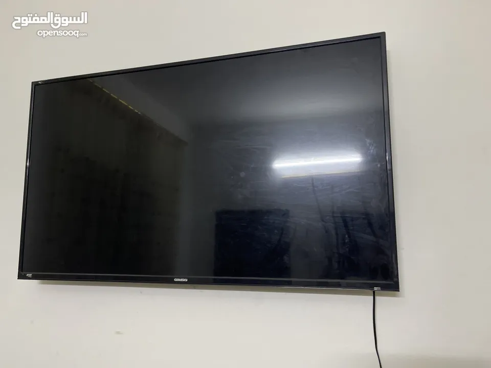 شاشة تلفزيون استعمال بسيط جداً موجودة ب عمان