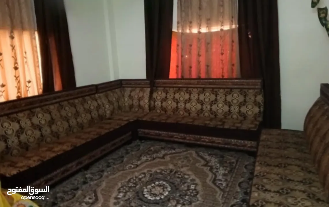 طقم كنب للبيع بسعر حرق 50 دينا من الاخر طقم بتحمل  موجود بالرصيفه  التواصل علي الرقم