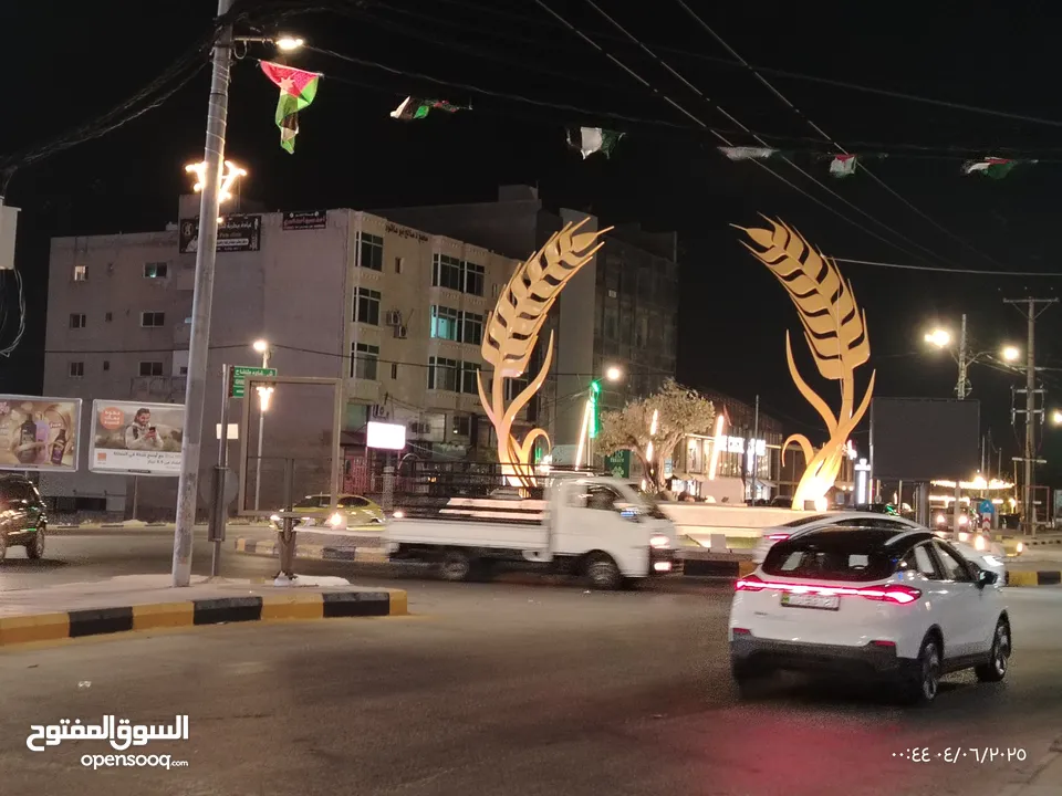 مخزنين عدد 2 للايجار بقرب من مجمع عمان وشارع اربد الحصن ودوار اليوسفي وقهوة هيبرد حلويات ميدان شامي