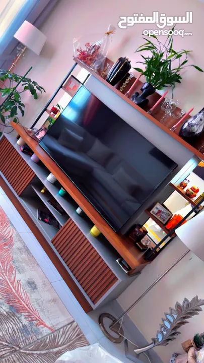 The bedroom and TV stand are like new, without scratches or damage, all together 160 kd.