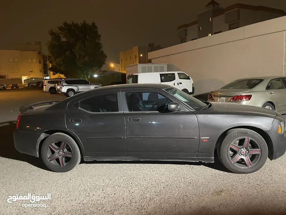 بيعه سريعه للبيع دوج شارجر rt plus hemi 5.7  8 cylinderالي يدور النظيف تواصل واتساب فقط على السوم