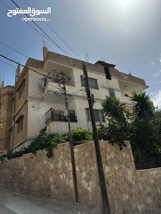 شقة للإيجار في الزرقاء بجانب مدرسة الأمير حمزة في حي الأمير محمد  - من المالك مباشرة