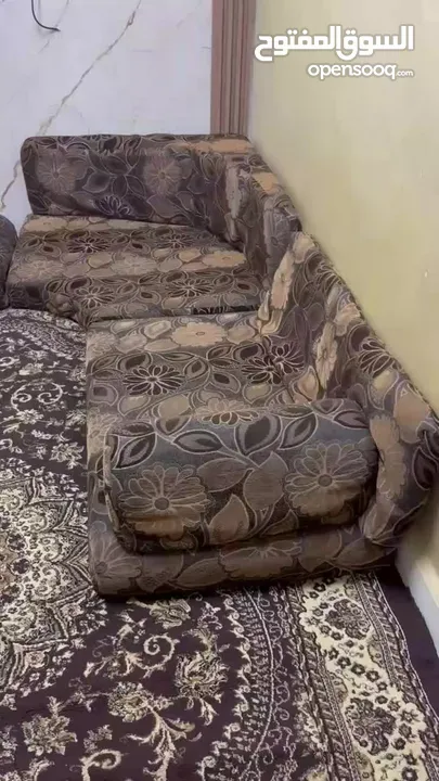 فرشات و بوفيه للبيع بسعر مغري جداً  بالزرقاء