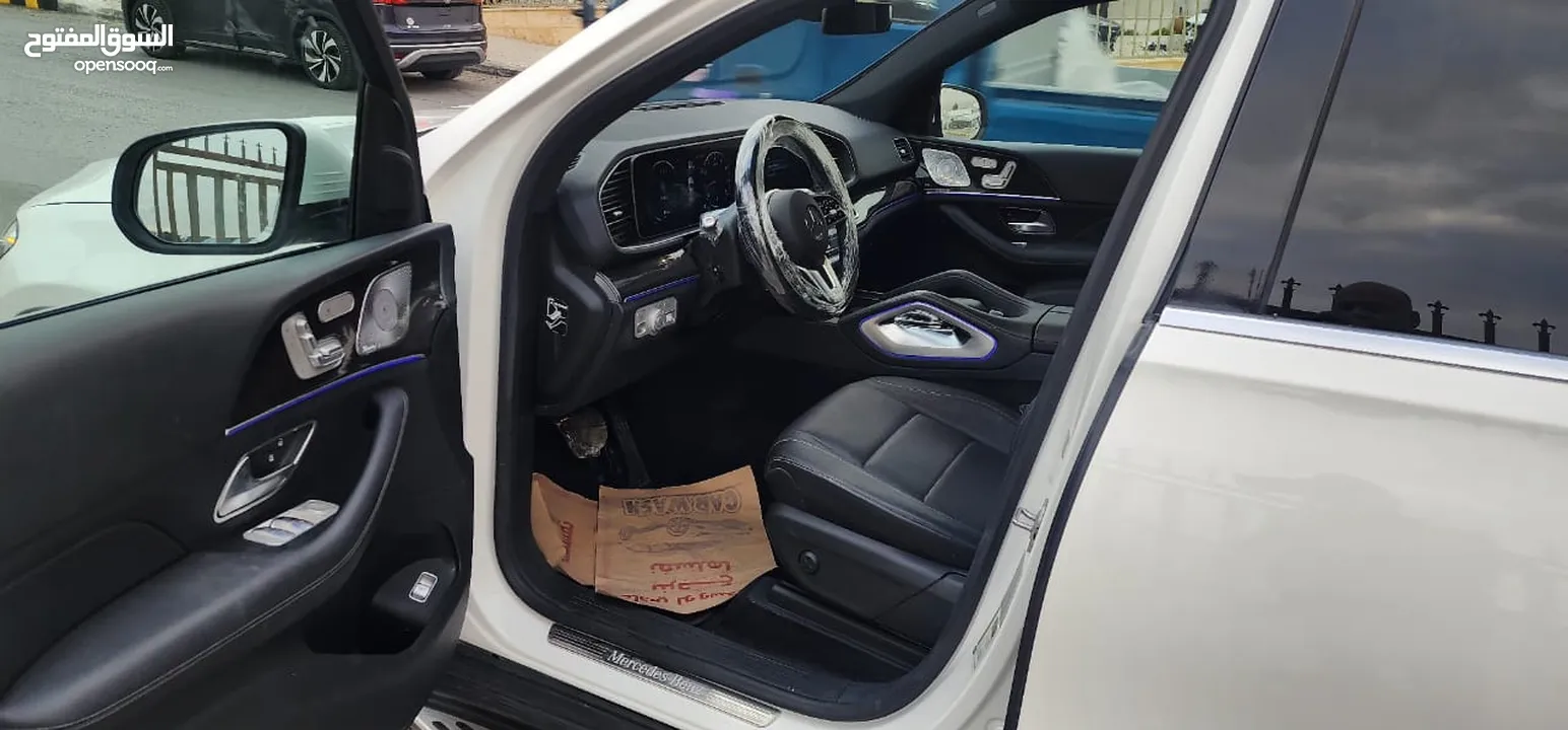 مرسيدس GLE 350- 4 MATIC موديل 2020  دفع رباعي  عاليه الإضافات  غير مجمركه لون ابيض والداخل اسود