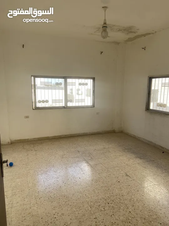 منزل مستقل للايجار جبل الاميره رحمه بجانب مدرسة عمر بن الخطاب