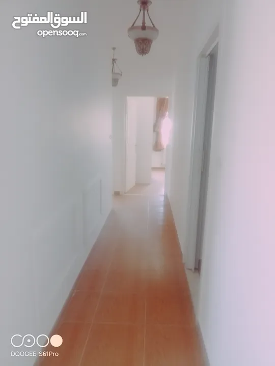 شقة للبيع طابق ثالث مع روف