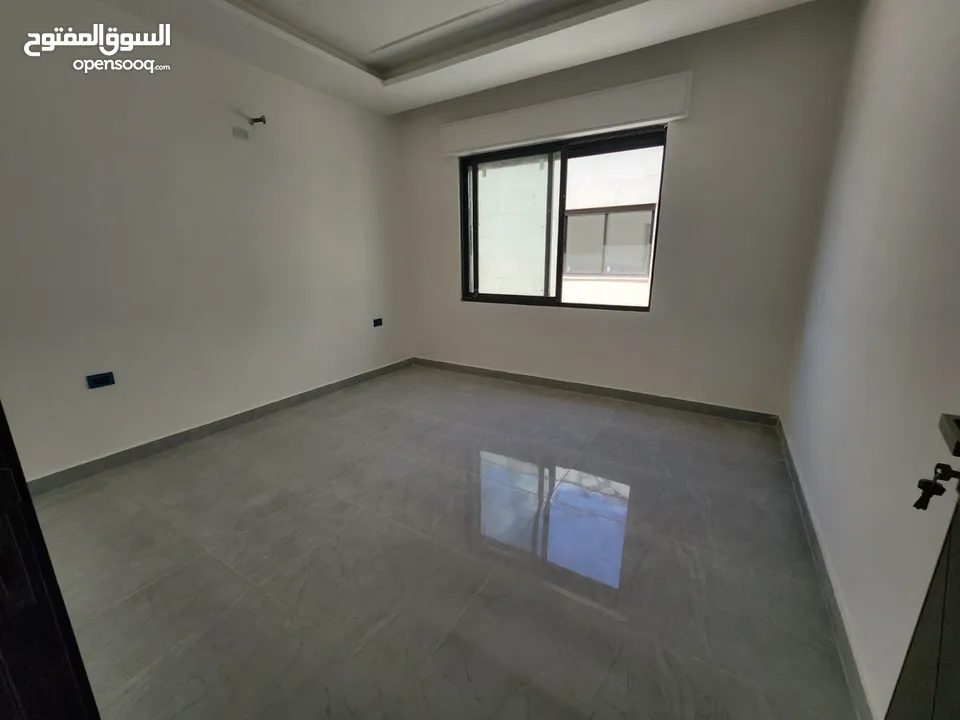 شقة فارغة للبيع بالقرب من دير غبار - ref : 14588