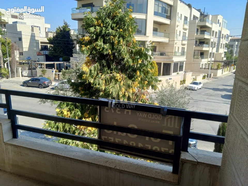 في أجمل مناطق عبدون طابق أول 205م بتشطيبات راقية وسعر مميز / ref 9427