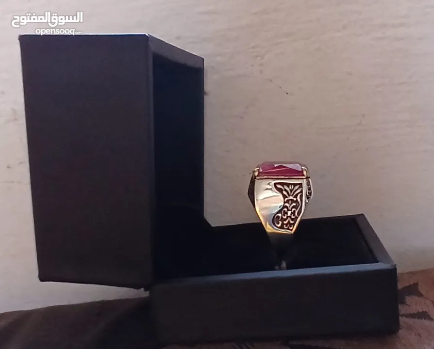 خاتم فضة 925 مع حجر كريم ياقوت سيلاني غير معالج لون قرمزي من النوادر