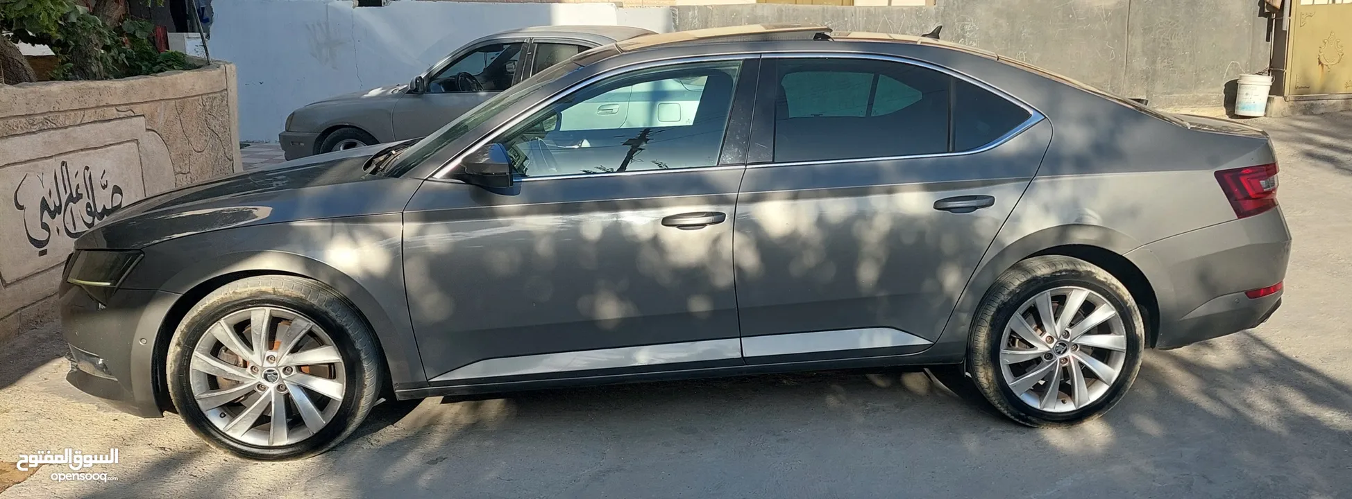 اسكودا سوبير بنزين 2018 قوه 2000 4x4 قوه 280حصان بانوراما  نقطه عمياء خروج عن المسار فل الفل بصمه