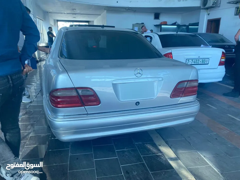 مرسيدس E240