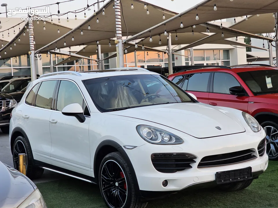 Porsche Cayenne 2011 GCC/ v8 / full option perfect condition