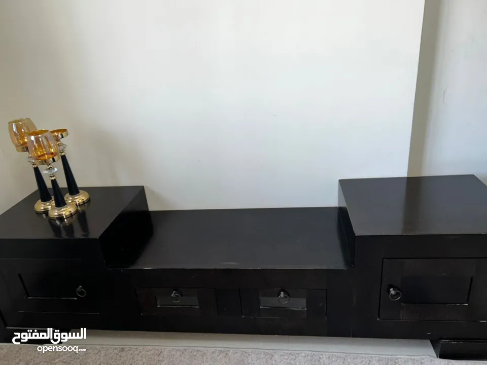 غرفة نوم مستعمل خشب زان بحالة ممتازة