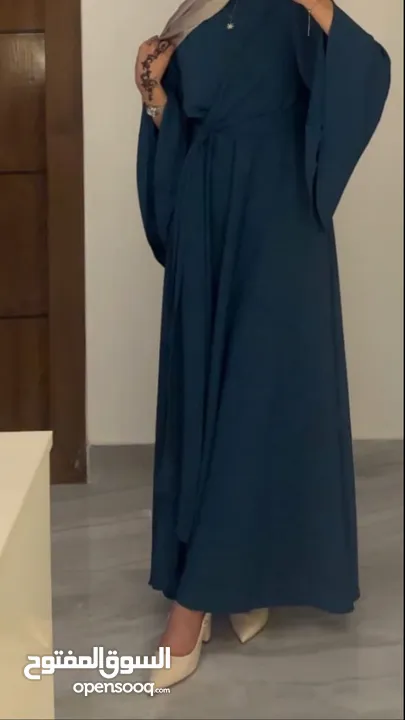 فستان طويل أزرق اللون   بأكمام واسعه  طويل  جديد  غير ملبوس سابقا