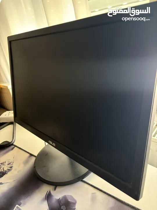 شاشة asus نضيفة استعمال خفيفة