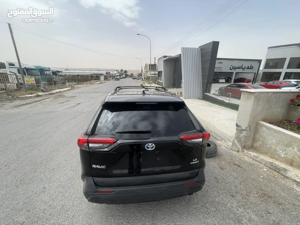2021 TOYOTA RAV4, LE  بطاريه ليثيوووم السياره توب نضافه بصلاه على النبي