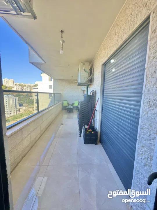 شقة للبيع مع مدخل خاص