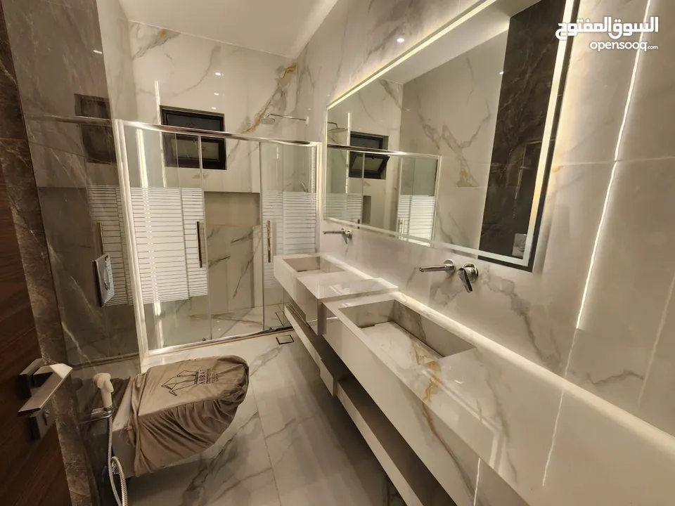 شقة طابقية فاخرة للبيع في عبدون  ref : 14385