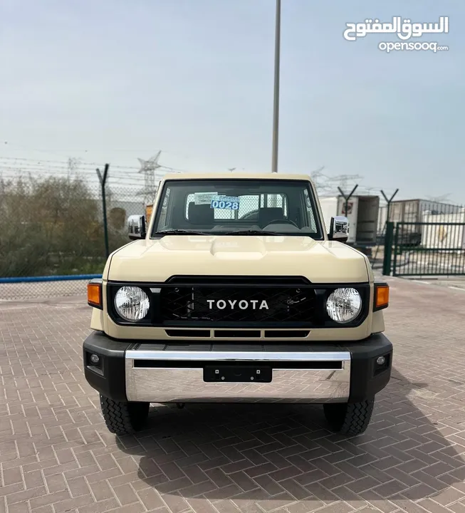 Toyota Land Cruiser Pickup LC 79, petrol, automatic, basic