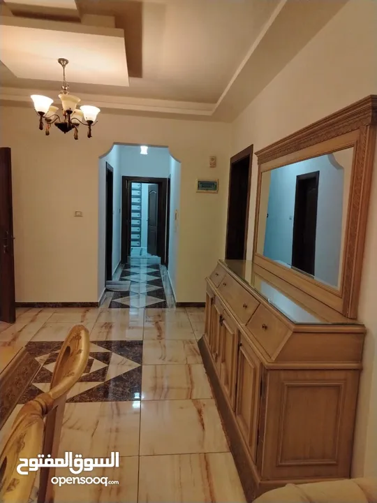 شقة فاخرة شبه جديدة للإيجار