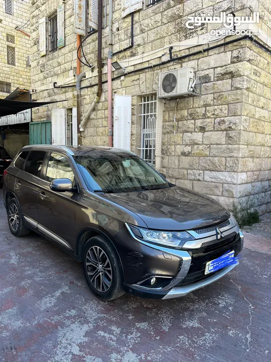 متسوبيشي اوتلاندر 2016  يداولى.    4x4 بنزين ماطور 2000.       7ركاب    فحص ممتا